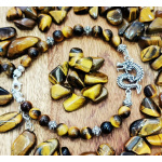 Pulsera ojo de tigre con dragón en plata.